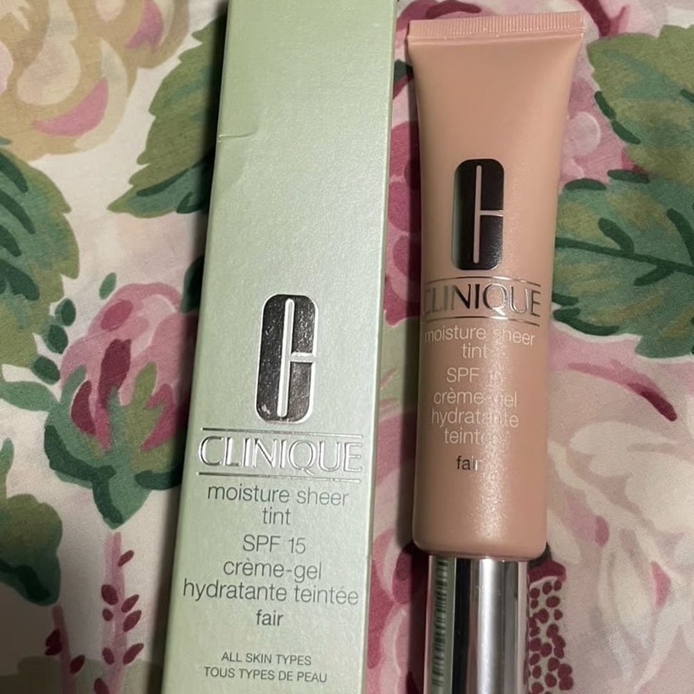 Clinique moisture surge tint spf 15